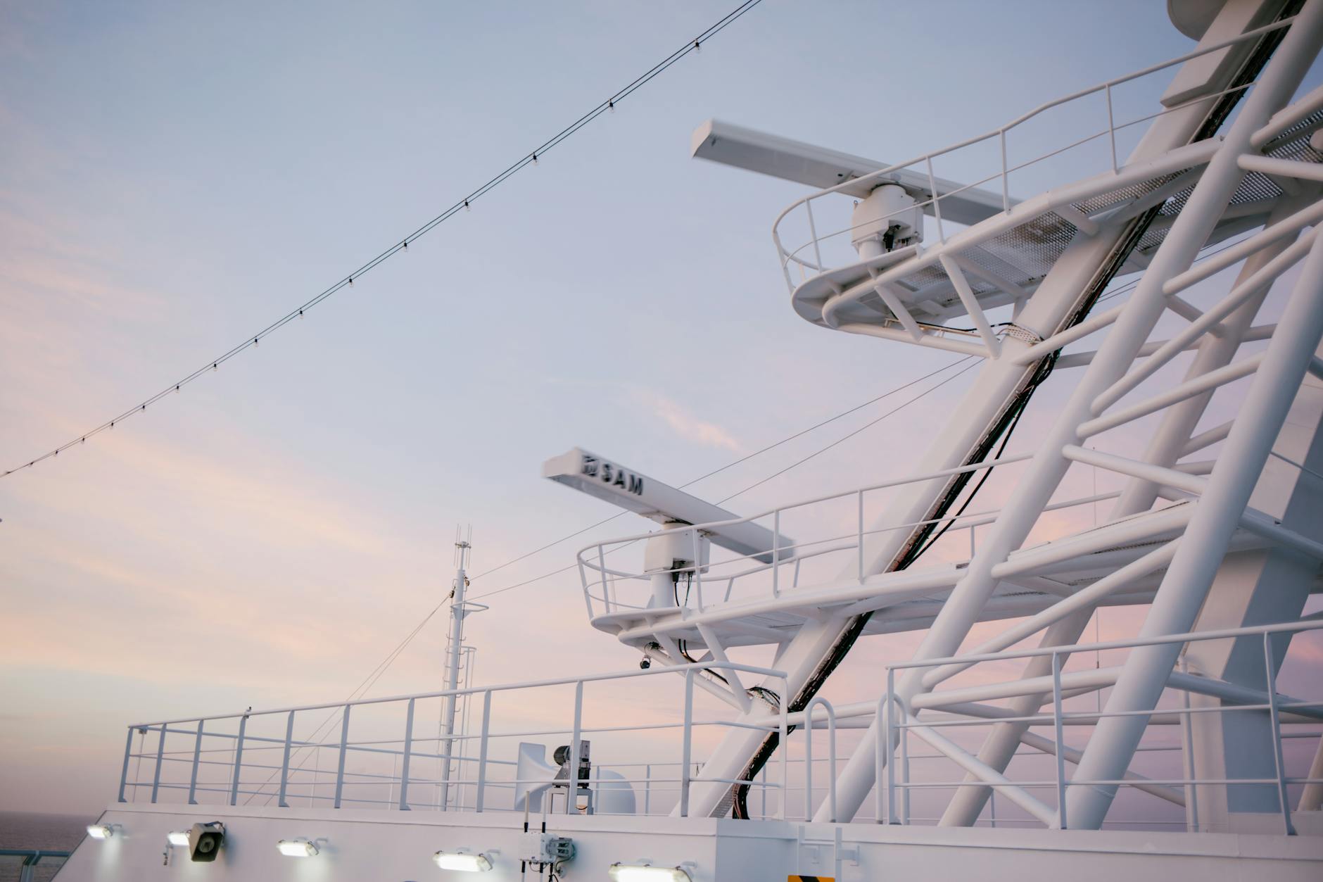 How Can I Use the Cellular at Sea Network on a Cruise?