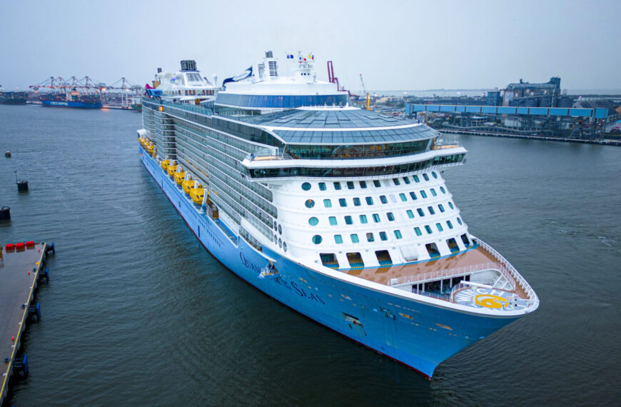 Cyclone Gives Aussie Cruisers an Extra Holiday