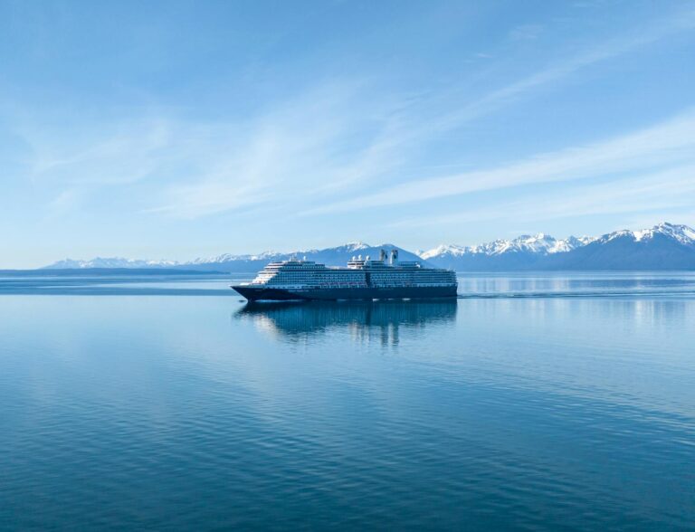 giant cruise ship sailing