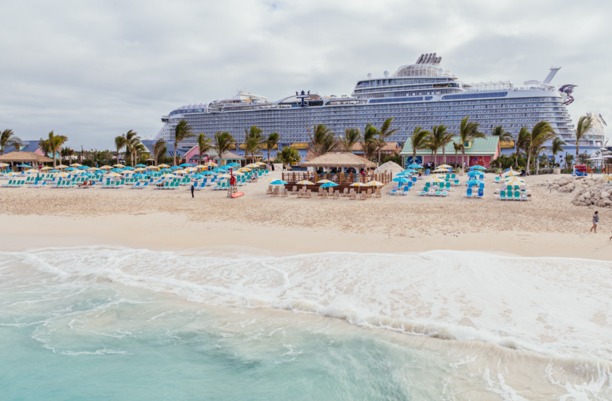 The Tourists Never Have to Leave the Beach — And That’s the Problem